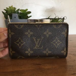 {Louis Vuitton} Louis Vuitton coin wallet!